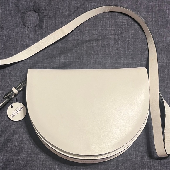 Kate Spade Cream Crossbody Bag with Grid Interior - Picture 2 of 8